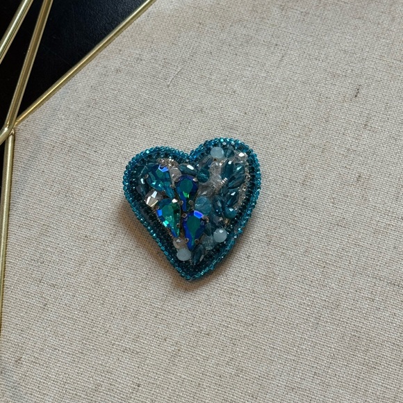 Blue Beaded Heart Brooch - Picture 3 of 3
